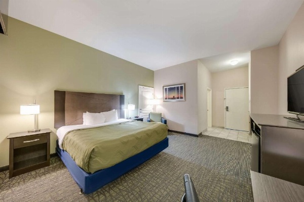 Quality Inn & Suites image 28