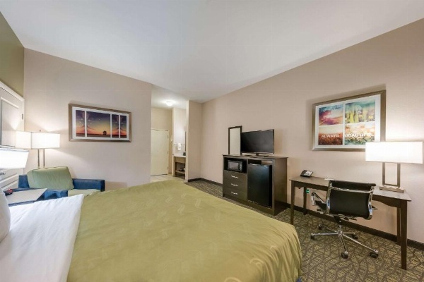 Quality Inn & Suites image 29