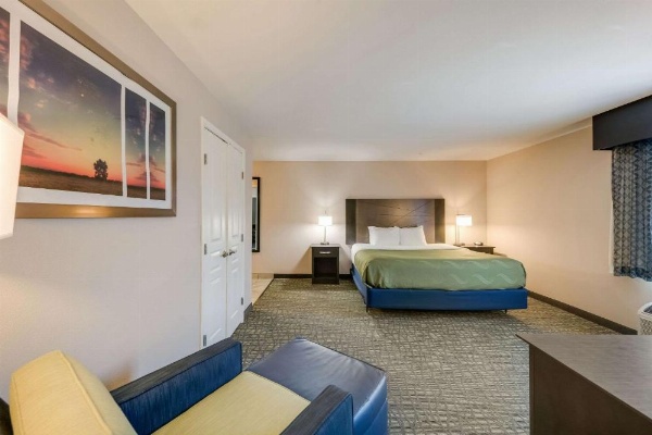 Quality Inn & Suites image 34