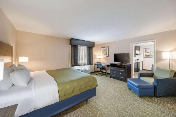 Quality Inn & Suites image 35
